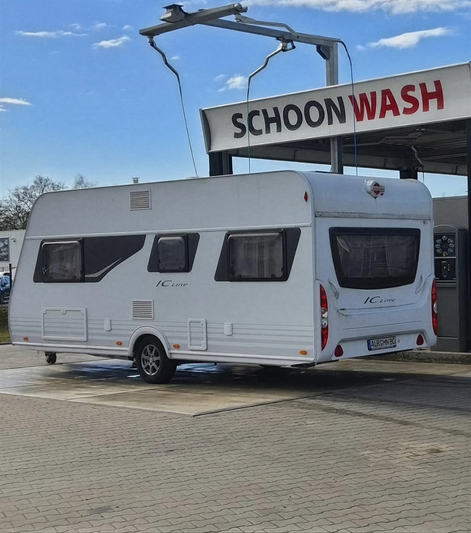 Wohnwagen am Waschplatz von Schoon Wash